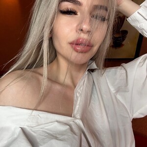 EmmaLoves0's MyFreeCams show and profile