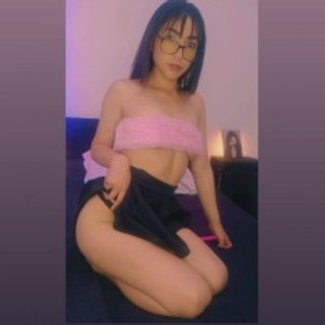 netcams24.com SalhomeCute livesex profile in submissive cams