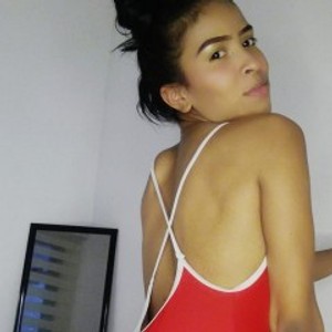 Genesislarose cam girl