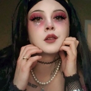 livesex.fan SophieTheSuccubus livesex profile in pee cams
