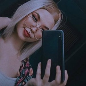 onaircams.com SexyBitchSquirt livesex profile in smile-pretty cams