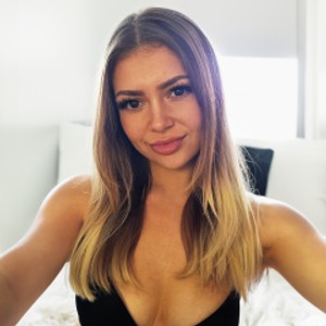 BlondePlaytoy webcam profile