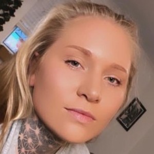 BlondeyGreenEyesUK webcam profile