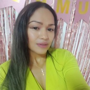 onaircams.com KamilaBlue livesex profile in mom cams