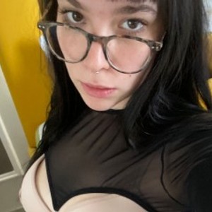 AmyWhine webcam profile