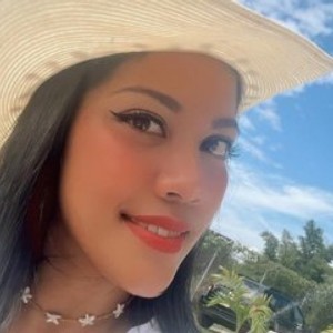 JulietaMejia webcam profile