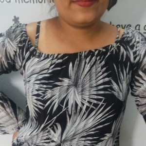 Cam Girl HornyDesiRose