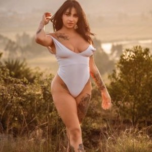 chat naked Holly Nina