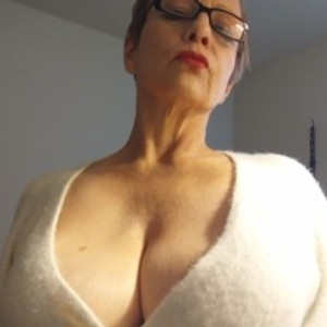 girlsupnorth.com FemmeFeral livesex profile in curvy cams