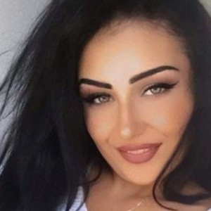 onaircams.com KARLEEx livesex profile in beautiful cams