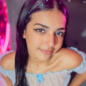 pornos.live SWEETLITTLE18 livesex profile in mom cams