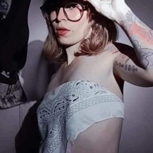 girlsupnorth.com elyred64 livesex profile in petite cams