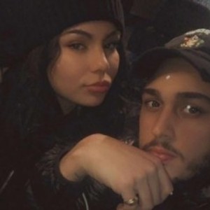 Cam Girl Lizuri_And_Ezra