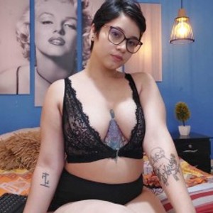 elivecams.com SamanthaPink livesex profile in dancing cams