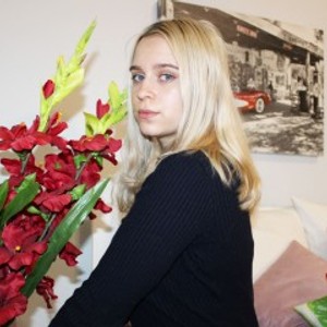 ElizabethGliow profile pic from Jerkmate