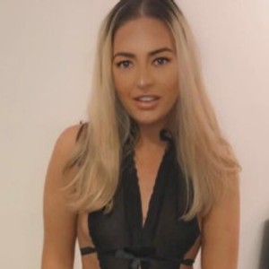 girlsupnorth.com RubyRed_xox livesex profile in petite cams