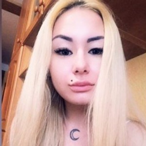 Cam Girl MianaMore