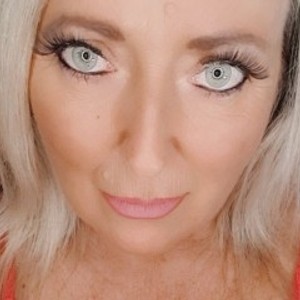 Cam Girl HornyBritishMILF