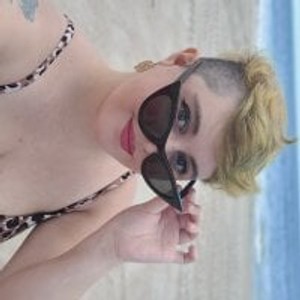 sexcityguide.com JuneBriar livesex profile in humiliation cams