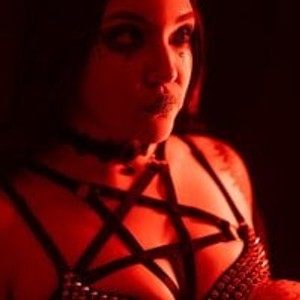 girlsupnorth.com _Queen_Scarlett_ livesex profile in Hipster cams
