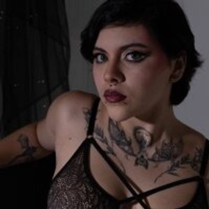 sleekcams.com MissCharlottte18 livesex profile in piercing cams