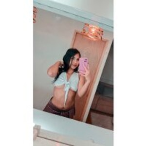 sexcityguide.com Ashlyn_1 livesex profile in shaven cams