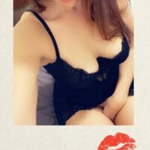 lovelyhousewife webcam profile