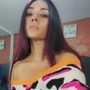 girlsupnorth.com Luisa_olsen livesex profile in shaven cams