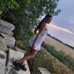 girlsupnorth.com KareliaSweat livesex profile in teen cams