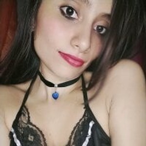 sleekcams.com kittylyfa livesex profile in kissing cams