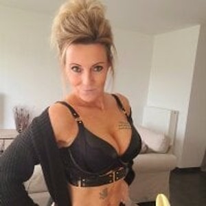 sexcityguide.com Louise-Milf livesex profile in mature cams