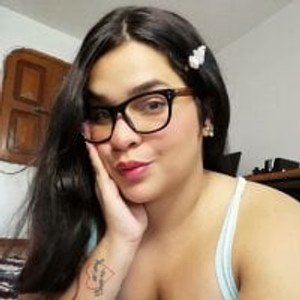 livesexr.com starinfire livesex profile in spank cams