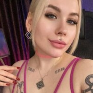 Cam Girl tattoed_blonde