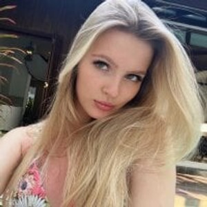 sexcityguide.com EllieMoore livesex profile in gagging cams