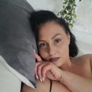 maturelivesexcams.com KarinaReyna livesex profile in milf cams