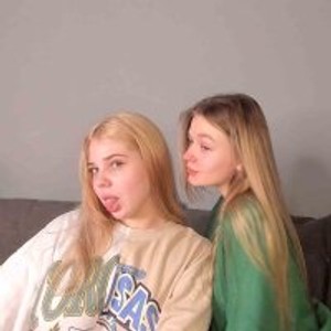 girlsupnorth.com milskills livesex profile in lesbian cams