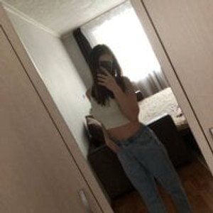 sleekcams.com HoneyGina livesex profile in piercing cams