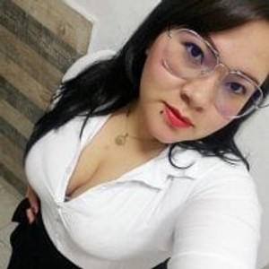 stripchat SashaBigSquirt webcam profile pic via sexcityguide.com