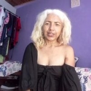 livesexr.com Luciahats- livesex profile in kissing cams