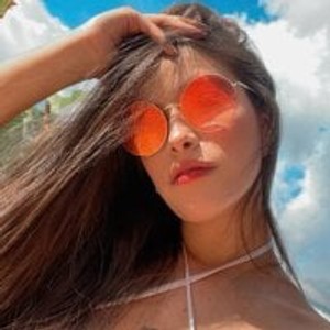 girlsupnorth.com Alysa-g livesex profile in shaven cams