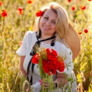 sexcityguide.com SuzieSmitt livesex profile in romantic cams