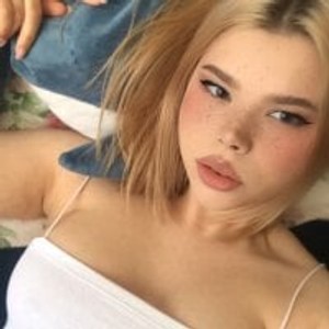 sexcityguide.com Holly__Molly_ livesex profile in piercing cams