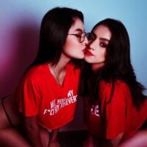 pornos.live BellaandLia livesex profile in couples cams