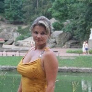 show2cam.com KleopatraSwetty livesex profile in milf cams