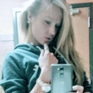 free6cams.com LexisLuxx livesex profile in dildo cams