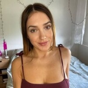 sleekcams.com InnocentLea livesex profile in massage cams