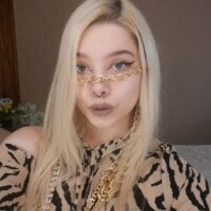 watchgirlcam.com DomiMurr livesex profile in lovense cams