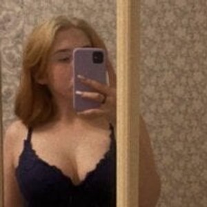 girlsupnorth.com EmmaRisky livesex profile in hipster cams