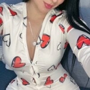 livesexr.com Naadine livesex profile in young cams