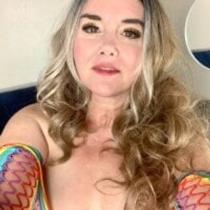 girlsupnorth.com TaylerDSquirts livesex profile in arab cams